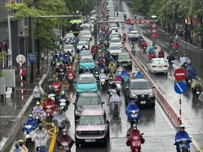 Ùn tắc kéo dài trên cầu vượt chữ C tại phố Phạm Ngọc Thạch. Ảnh: Quốc Lũy/TTXVN.