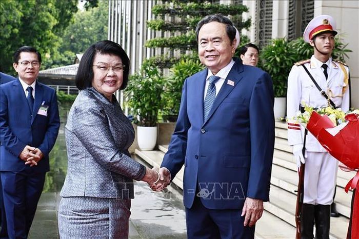 Chủ tịch Quốc hội Trần Thanh Mẫn đón Chủ tịch Quốc hội Campuchia Samdech Khuon Sudary thăm chính thức Việt Nam. Ảnh: Doãn Tấn/TTXVN