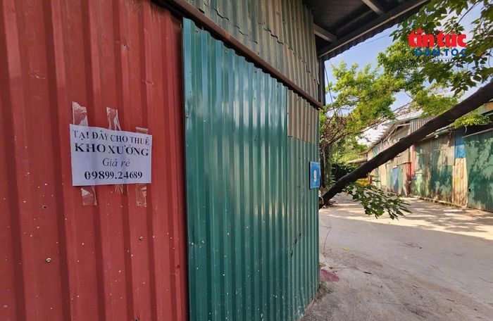 Nhiều nhà xưởng vẫn tiếp tục treo biển cho thuê làm kho chứa đồ.