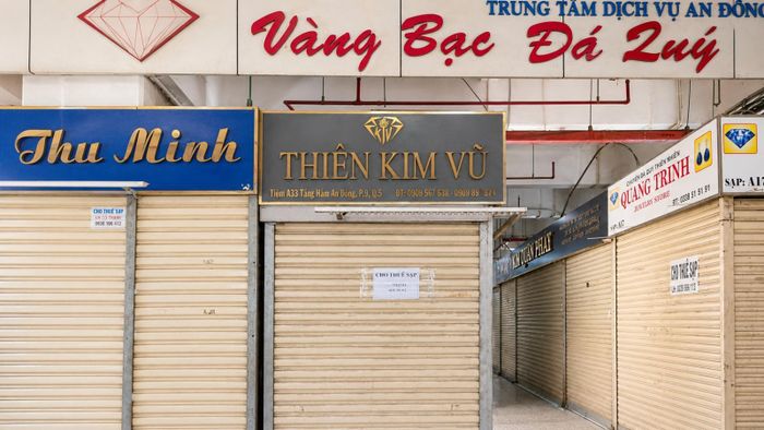 Nhiều cửa hàng vàng và kim cương tại chợ An Đông, TP Hồ Chí Minh đã đóng cửa đồng loạt.