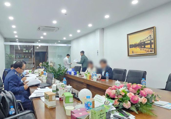 Đoàn kiểm tra làm việc tại Công ty Cổ phần Sản xuất và Thương mại Eherbal ngày 29/12/2025.