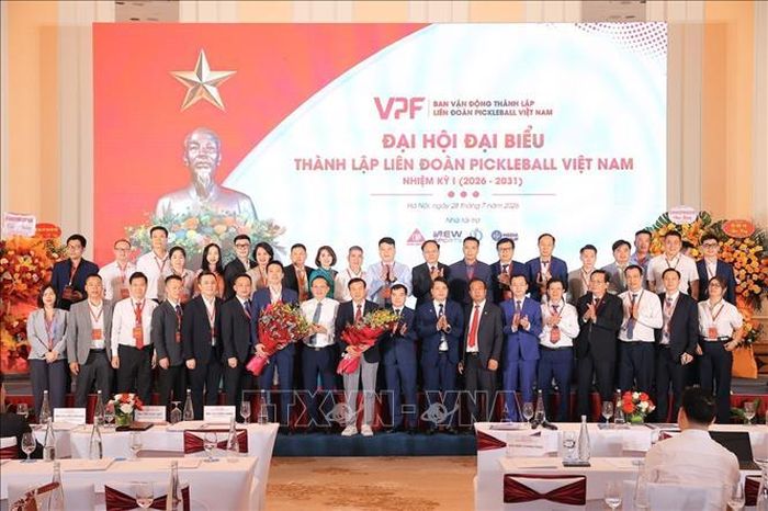 Ban chấp hành Liên đoàn Pickleball Việt Nam nhiệm kỳ I (2026-2031) ra mắt Đại hội. Ảnh: Minh Quyết/TTXVN