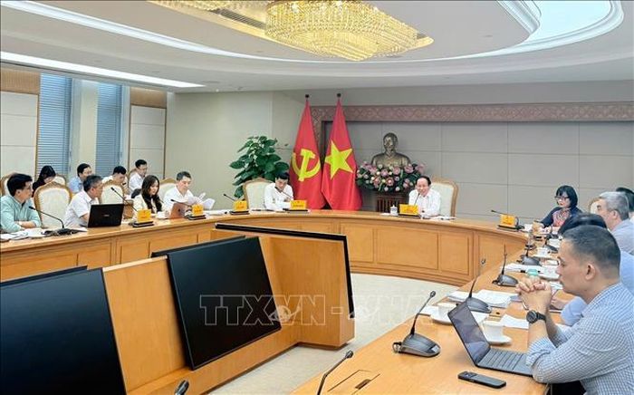 Phó Thủ tướng Chính phủ Lê Tiến Châu chủ trì họp về dự thảo Nghị định quy định chi tiết một số điều và biện pháp để tổ chức, hướng dẫn thi hành Nghị quyết số 20/2026/QH16. Ảnh: TTXVN phát
