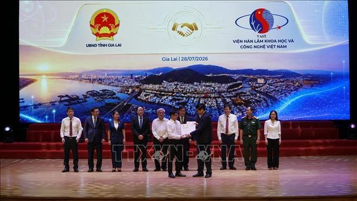 Nghi thức trao biên bản ghi nhớ hợp tác.
