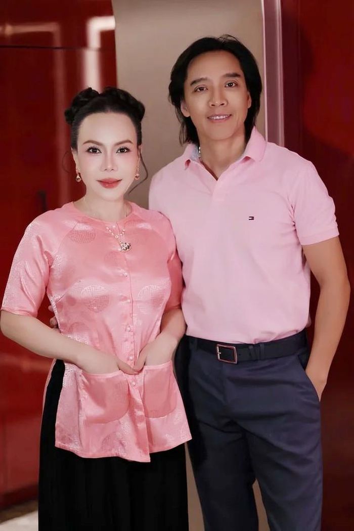 Vợ chồng Việt Hương luôn đồng hành cùng nhau trong công việc cũng như cuộc sống sau nhiều năm gắn bó. Ảnh: FBNV