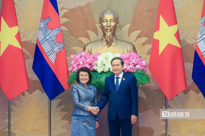 Ngay sau Lễ đón, Chủ tịch Quốc hội Trần Thanh Mẫn và Chủ tịch Quốc hội Khuon Sudary đã tiến hành hội đàm.