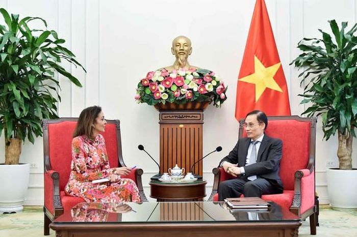 Bộ trưởng Anne Aly khẳng định Australia coi trọng vai trò và vị thế ngày càng cao của Việt Nam trong khu vực, cam kết tiếp tục triển khai hiệu quả quan hệ Đối tác Chiến lược Toàn diện đáp ứng các ưu tiên phát triển của Việt Nam (Ảnh: Bộ Ngoại giao).