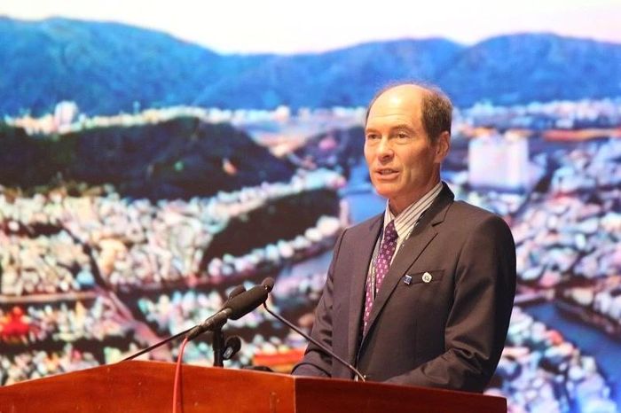 TS. Tim Smith - Giám đốc Viện Lượng tử mở (OQI, Thụy Sĩ) chia sẻ về yêu cầu hợp tác quốc tế để cùng kiến tạo công nghệ lượng tử.