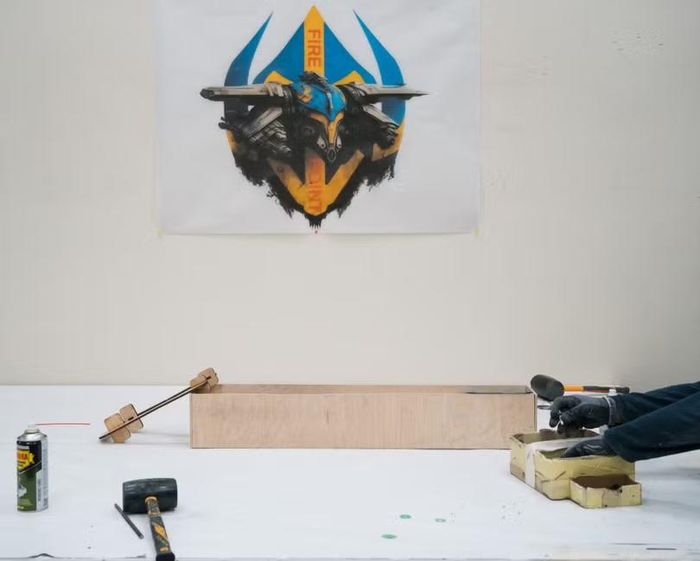 Logo của Fire Point được đặt phía trên bàn làm việc tại một trong những nhà máy của công ty ở Ukraine. Ảnh: Guardian.