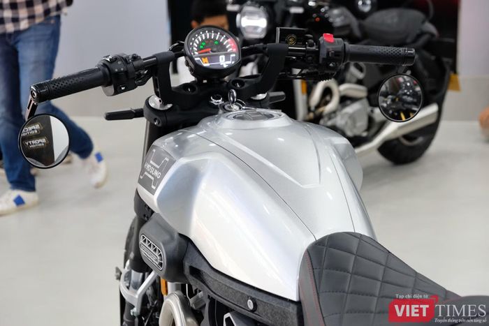GV350X mang phong cách cruiser pha trộn nét thể thao hiện đại. Xe sử dụng bình xăng tạo hình cơ bắp, yên thấp, phần đuôi gọn và khối động cơ V-Twin được để lộ, tạo cảm giác cơ khí khi quan sát từ hai bên.