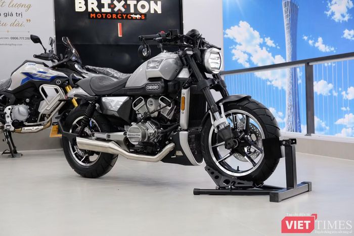 Tại Việt Nam, Hyosung GV350X được phân phối với giá 135 triệu đồng. Mẫu xe sẽ cạnh tranh với Honda CB350 H’ness (130 triệu đồng), CB350C (185-188 triệu đồng), Kawasaki Meguro S1 (135 triệu đồng), Triumph Speed 400 (170 triệu đồng) và Triumph Scrambler 400 X (190 triệu đồng). So với các đối thủ, mẫu xe của Hyosung có phần thua thiệt về độ phổ biến, nhưng tạo khác biệt nhờ động cơ V-Twin và mức giá cạnh tranh.