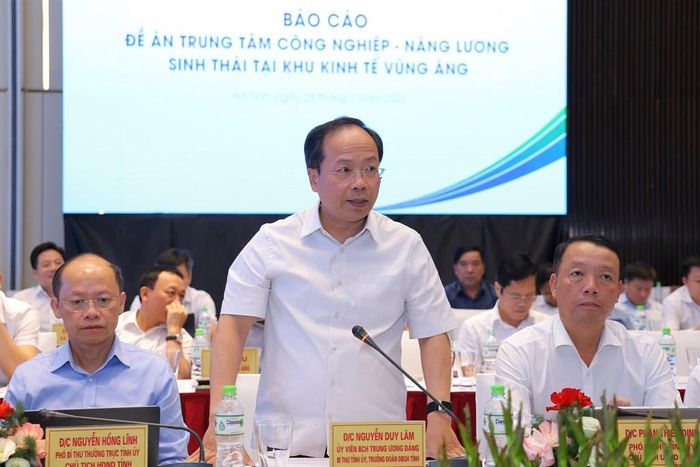 Ủy viên Trung ương Đảng, Bí thư Tỉnh ủy Hà Tĩnh Nguyễn Duy Lâm phát biểu. Ảnh: Petrovietnam