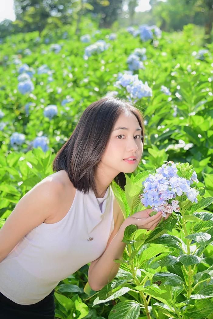 Ngân Hòa xuất hiện với hình ảnh rạng rỡ, tươi tắn sau quãng thời gian khó khăn. (Ảnh: FBNV)
