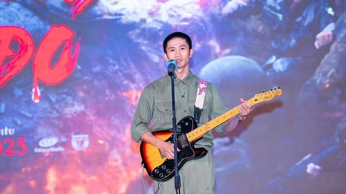 Nguyễn Hùng cũng để lại dấu ấn trong Mưa Đỏ. 