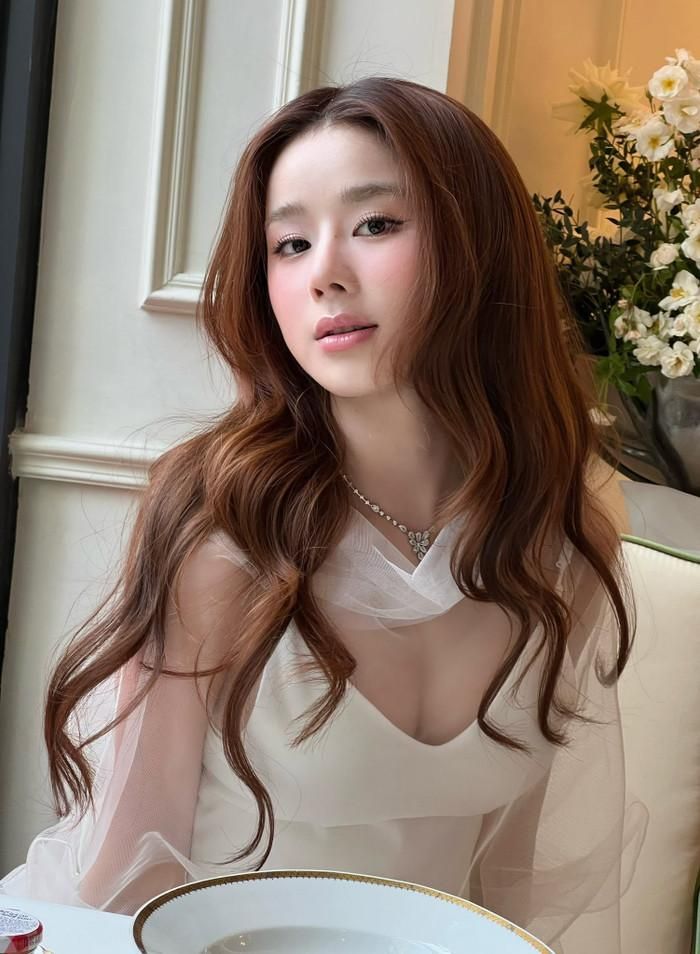 Diễn Viên Thư Đan gây ấn tượng với vẻ ngoài trẻ trung, xinh đẹp. Ảnh: FBNV