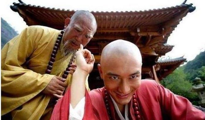 Trừng Quan sở hữu võ công uyên thâm nhưng thiếu kinh nghiệm thực chiến. 