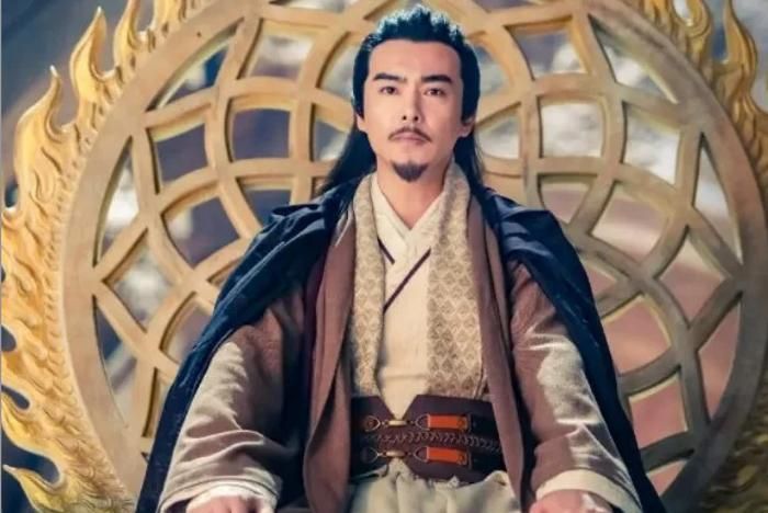 Dù đã qua đời trước khi mạch truyện chính bắt đầu, Dương Đỉnh Thiên vẫn được xem là một trong những cao thủ đáng sợ nhất từng xuất hiện trong Ỷ Thiên Đồ Long Ký. Trên cương vị Giáo chủ đời thứ 33 của Minh Giáo, ông từng khiến cả võ lâm Trung Nguyên phải e dè. Theo đánh giá trong truyện, ngoài Trương Tam Phong, gần như không có cao thủ nào, kể cả các danh tăng Thiếu Lâm, có thể chống đỡ quá nhiều chiêu trước ông. Dương Đỉnh Thiên luyện Càn Khôn Đại Na Di đến tầng thứ tư và còn tinh thông Đạn Chỉ Thần Thông, tạo nên danh tiếng lẫy lừng trước khi Trương Vô Kỵ xuất hiện.