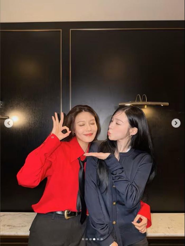 Sooyoung và Tiffany duy trì mối quan hệ thân thiết gần 20 năm kể từ ngày hoạt động chung nhóm SNSD.