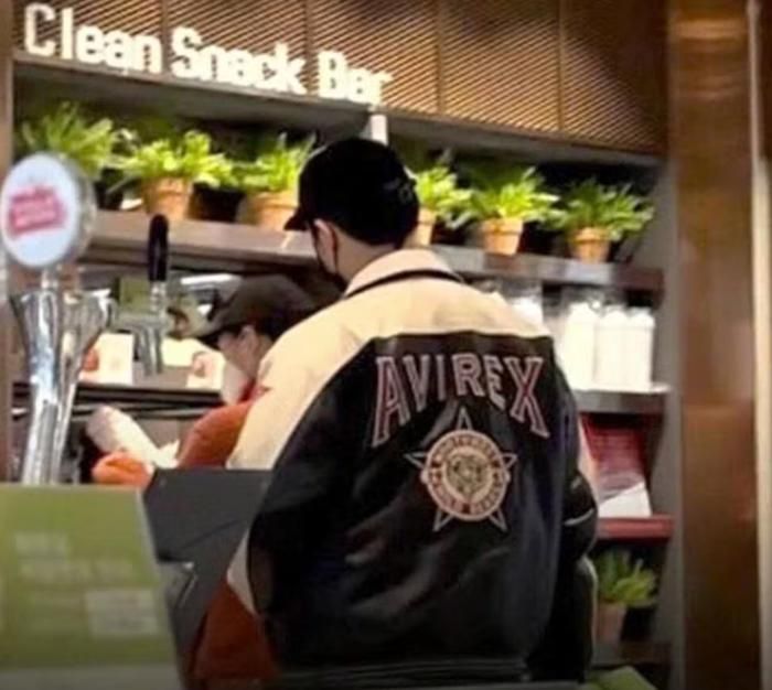 Cả hai xuất hiện tại một số địa điểm ăn uống nổi tiếng.