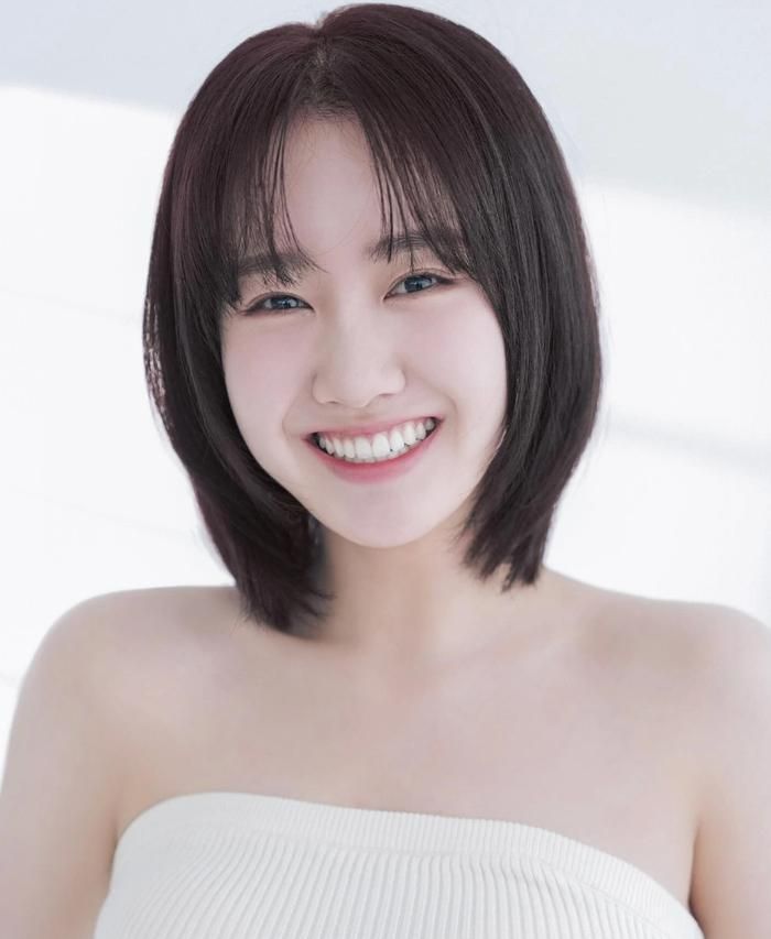 Ngoại hình trưởng thành của Jin Ji Hee. Ảnh: @2xj_hee.