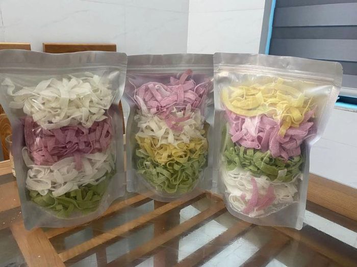 Các sản phẩm “nhà làm” thường được đóng gói sơ sài, không nhãn mác, không hạn sử dụng. 