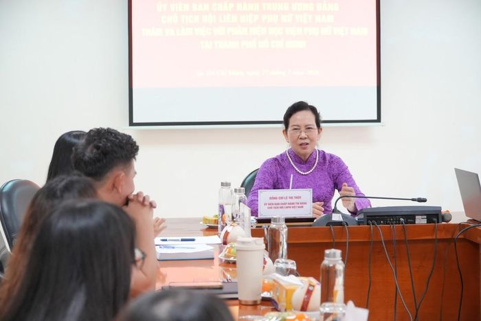 Mới đây, bà Lê Thị Thủy, Ủy viên Trung ương Đảng, Phó Chủ tịch Ủy ban Trung ương MTTQ Việt Nam, Chủ tịch Hội LHPN Việt Nam, đã có buổi làm việc với lãnh đạo và cán bộ Phân hiệu Học viện Phụ nữ Việt Nam, thể hiện sự quan tâm, đồng hành của TƯ Hội LHPN Việt Nam đối với cột mốc phát triển của Phân hiệu trong giai đoạn mới