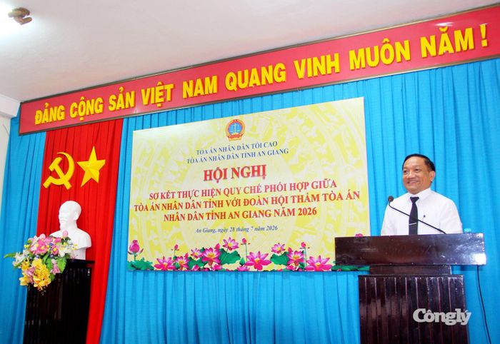 Ông Trần Công Lập, Trưởng Đoàn Hội thẩm TAND tỉnh An Giang phát biểu