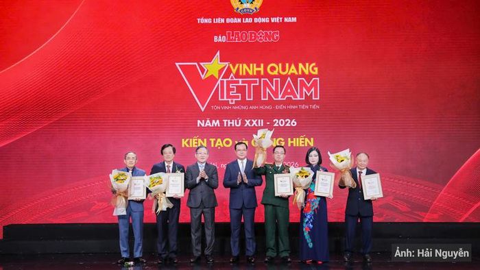 Chương trình đã vinh danh 5 cá nhân có những thành tích xuất sắc trong giáo dục, nghiên cứu khoa học, sản xuất kinh doanh; những nhân tố truyền cảm hứng, mang đến những giá trị tinh thần to lớn cho xã hội.
