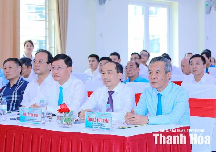 Bí thư Tỉnh ủy Lê Đức Thái và các đồng chí lãnh đạo tỉnh dự lễ khai trương.