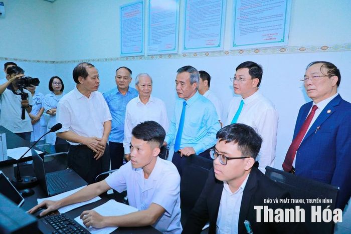 Bí thư Tỉnh ủy Lê Đức Thái thăm Hệ thống PET/CT và MRI 3.0 Tesla.