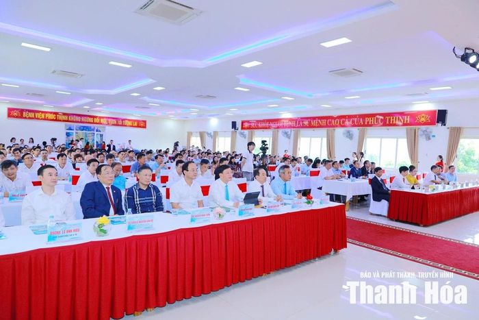 Các đại biểu dự lễ khai trương.
