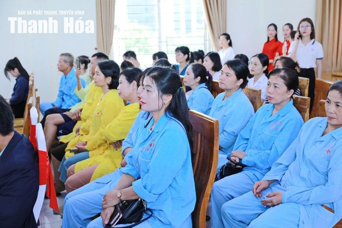 Bệnh nhân đang điều trị tại Bệnh viện dự lễ khai trương.