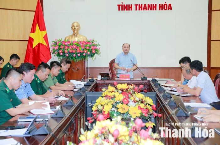 Phó Chủ tịch UBND tỉnh Cao Văn Cường chỉ đạo sau cuộc họp trực tuyến.