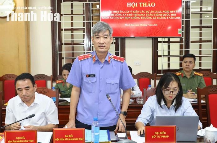 Lãnh đạo Viện Kiểm sát Nhân dân tỉnh đóng góp ý kiến tại hội thảo.
