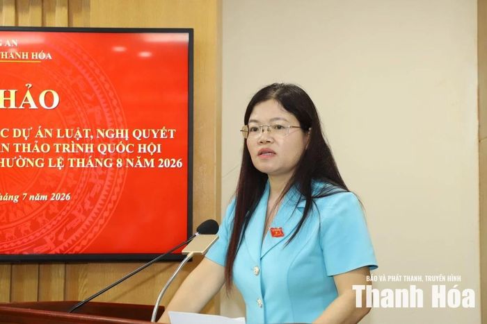 Phó Trưởng Đoàn ĐBQH tỉnh Lương Thị Hoa phát biểu tại hội thảo.
