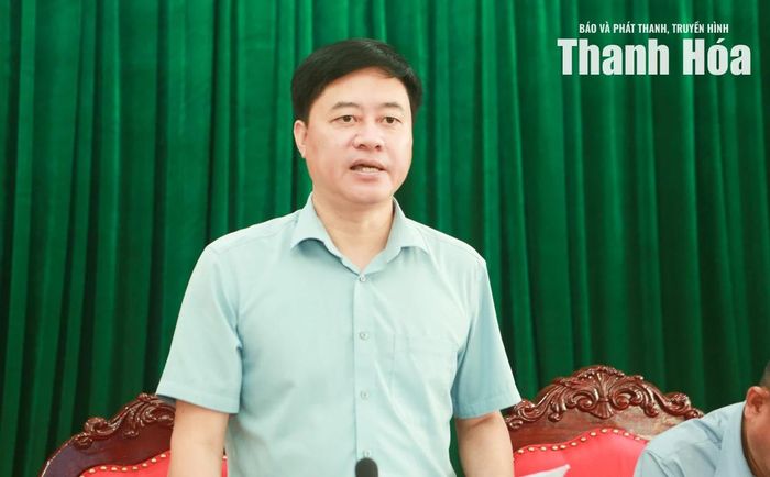 Phó Giám đốc Sở Văn hóa, Thể thao và Du lịch Nguyễn Duy Tự phát biểu tại cuộc họp.