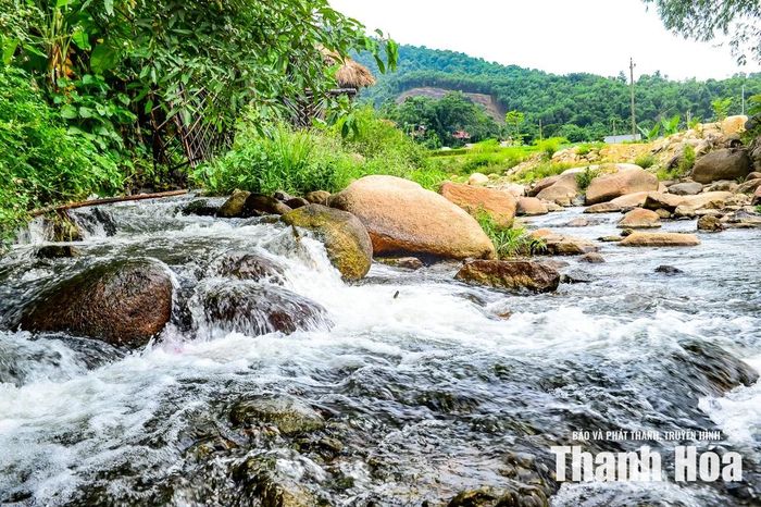 “Buổi sáng thức dậy nghe tiếng suối chảy, chiều ngâm mình trong làn nước mát, tối thưởng thức ẩm thực địa phương và xem văn nghệ dân gian là những trải nghiệm rất đáng nhớ. Đây là điểm đến lý tưởng cho những ai muốn tìm về thiên nhiên và khám phá văn hóa bản địa”, anh Thành chia sẻ.