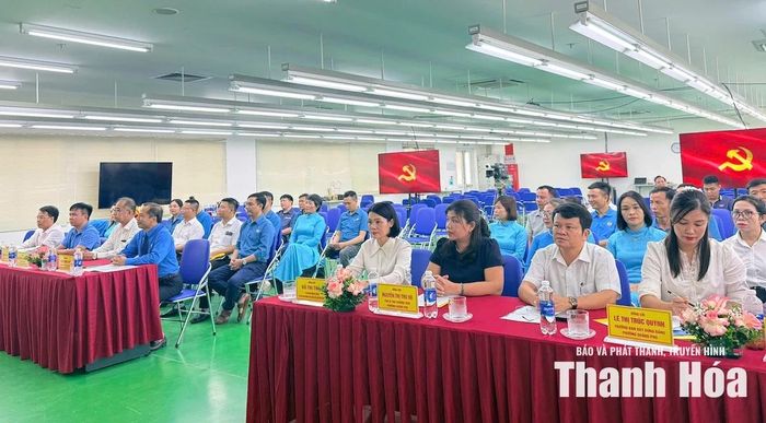 Các đại biểu dự lễ công bố.