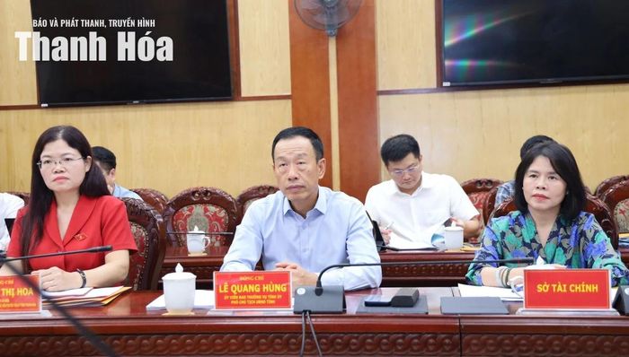 Phó Chủ tịch UBND tỉnh Lê Quang Hùng và lãnh đạo Đoàn ĐBQH tỉnh, các sở, ngành liên quan dự buổi làm việc.