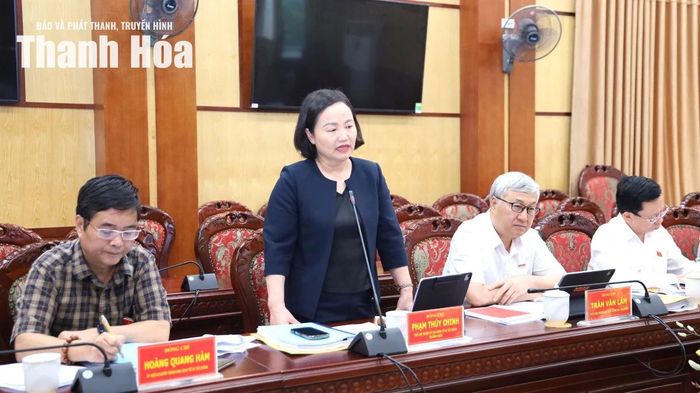 Phó Chủ nhiệm Ủy ban Kinh tế và Tài chính của Quốc hội Phạm Thúy Chinh phát biểu tại hội nghị.