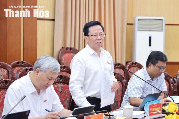 Đại diện đoàn công tác của Thường trực Ủy ban Kinh tế và Tài chính của Quốc hội gợi mở các vấn đề cần thông tin, làm rõ.