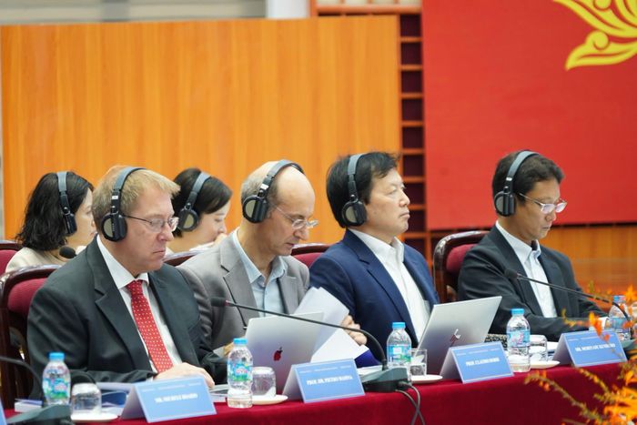 Hội thảo gồm hai phiên chuyên đề và một phiên tọa đàm chính sách với sự tham gia của các học giả đến từ Việt Nam, Italia, Nhật Bản, Hàn Quốc và một số quốc gia khác. Ảnh: VASS