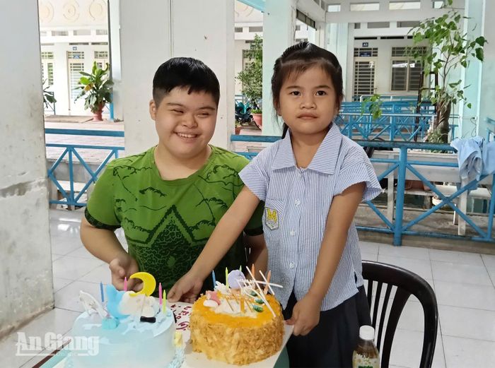 Trẻ tại trung tâm được chăm lo từ việc học đến vui chơi, giải trí. Ảnh: PHƯƠNG LAN