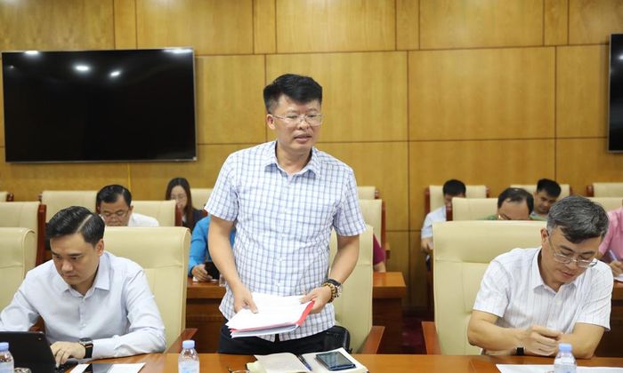  Đồng chí Nguyễn Trung Hiền, Giám đốc Báo và Phát thanh, Truyền hình Bắc Ninh phát biểu ý kiến tham luận. 