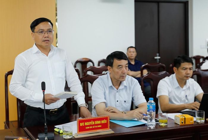  Đồng chí Nguyễn Đình Hiếu, Giám đốc Sở Tài chính phát biểu. 