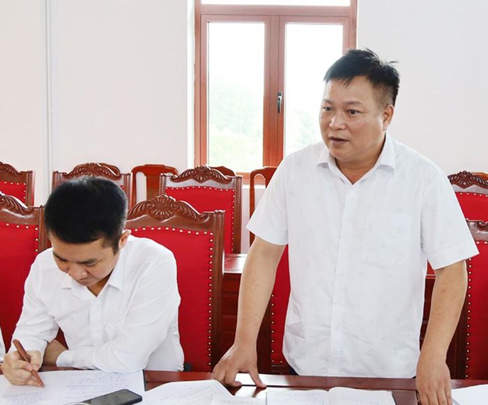  Lãnh đạo UBND xã Tam Tiến tiếp thu ý kiến đóng góp của các thành viên Đoàn kiểm tra, giám sát. 