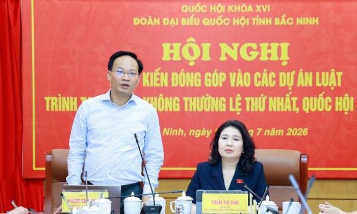  Đồng chí Phạm Văn Thịnh phát biểu kết luận hội nghị. 