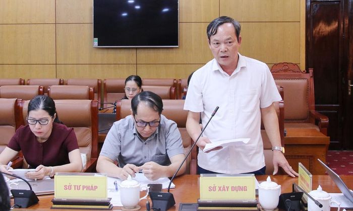  Đại diện lãnh đạo Sở Xây dựng đóng góp ý kiến vào hai dự án luật. 