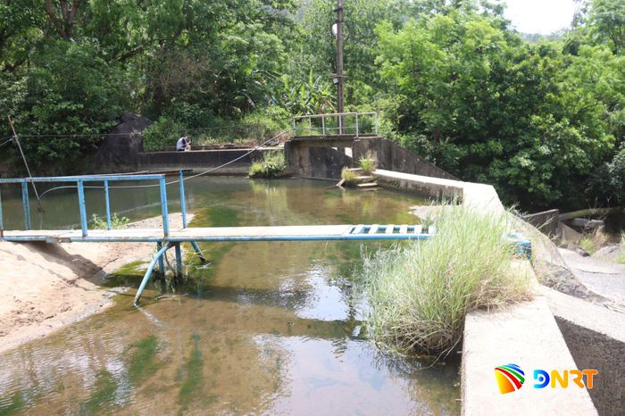 Một số khu vực khai thác nước thô không đảm bảo lưu lượng, gây khó khăn trong công tác vận hành, cấp nước sinh hoạt của các nhà máy nước. Ảnh: HOÀNG HIỆP
