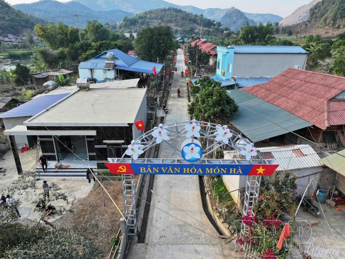 Đường nội bản Món Hà, xã Mường Lạn khang trang, kiên cố sau khi đưa vào sử dụng. 